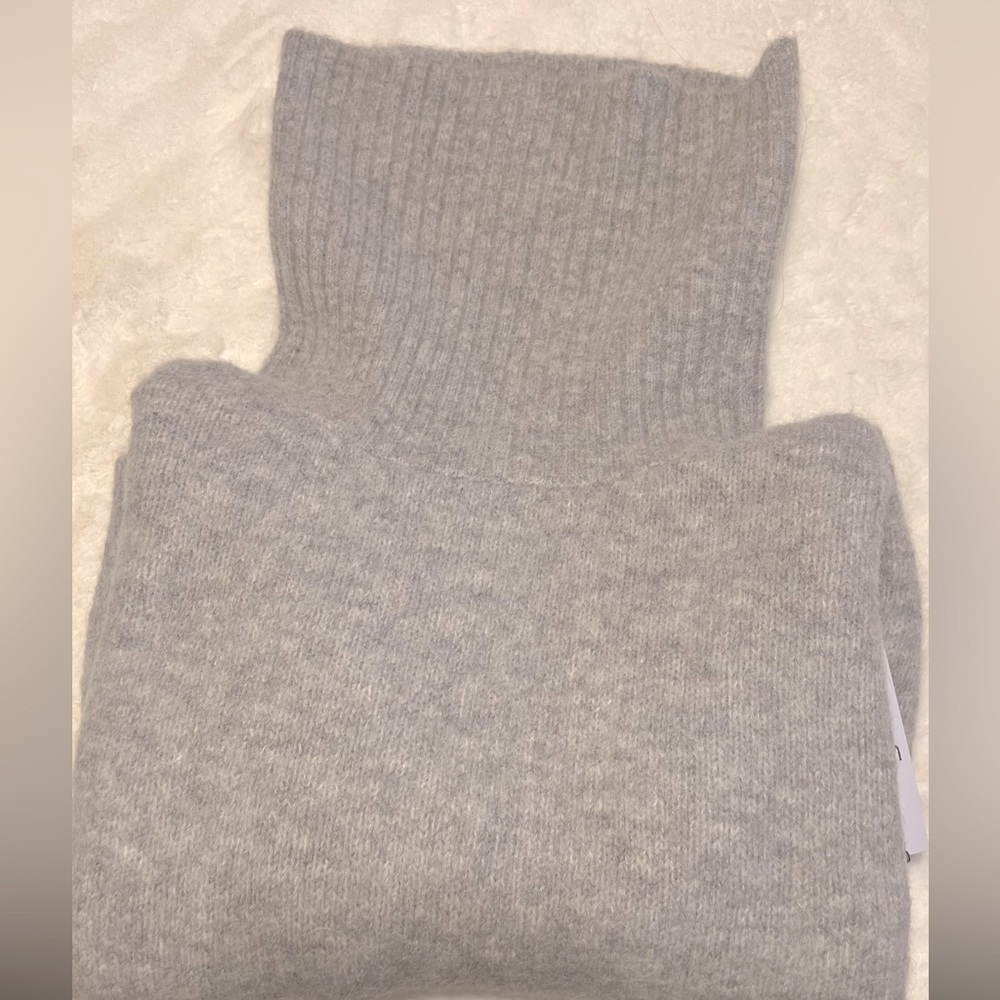 UGG GRAY WLYLAH ROLL-NECK Women’s Sweater,  NWT L
A 0032